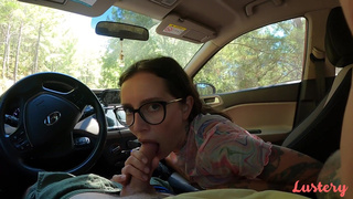 Нихрена себе какая хитрая, сама заманила парня в лес и предложила трахнуть ее в анал